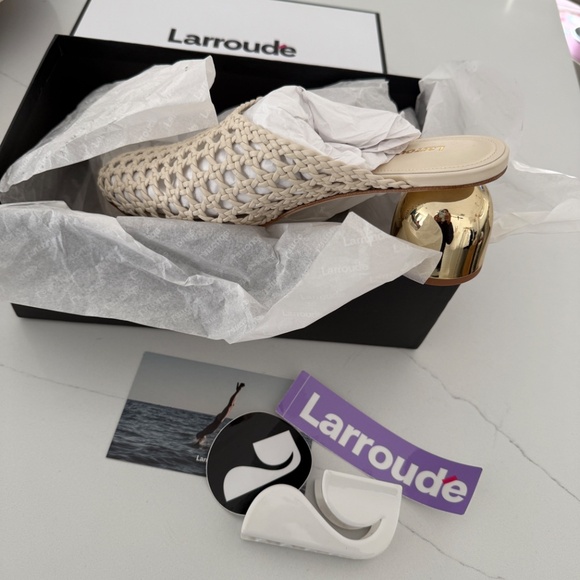 Larroude Dew Drop Macreme Mule in Ivory Leather with Gold Heel 9.5 New! - Picture 3 of 10